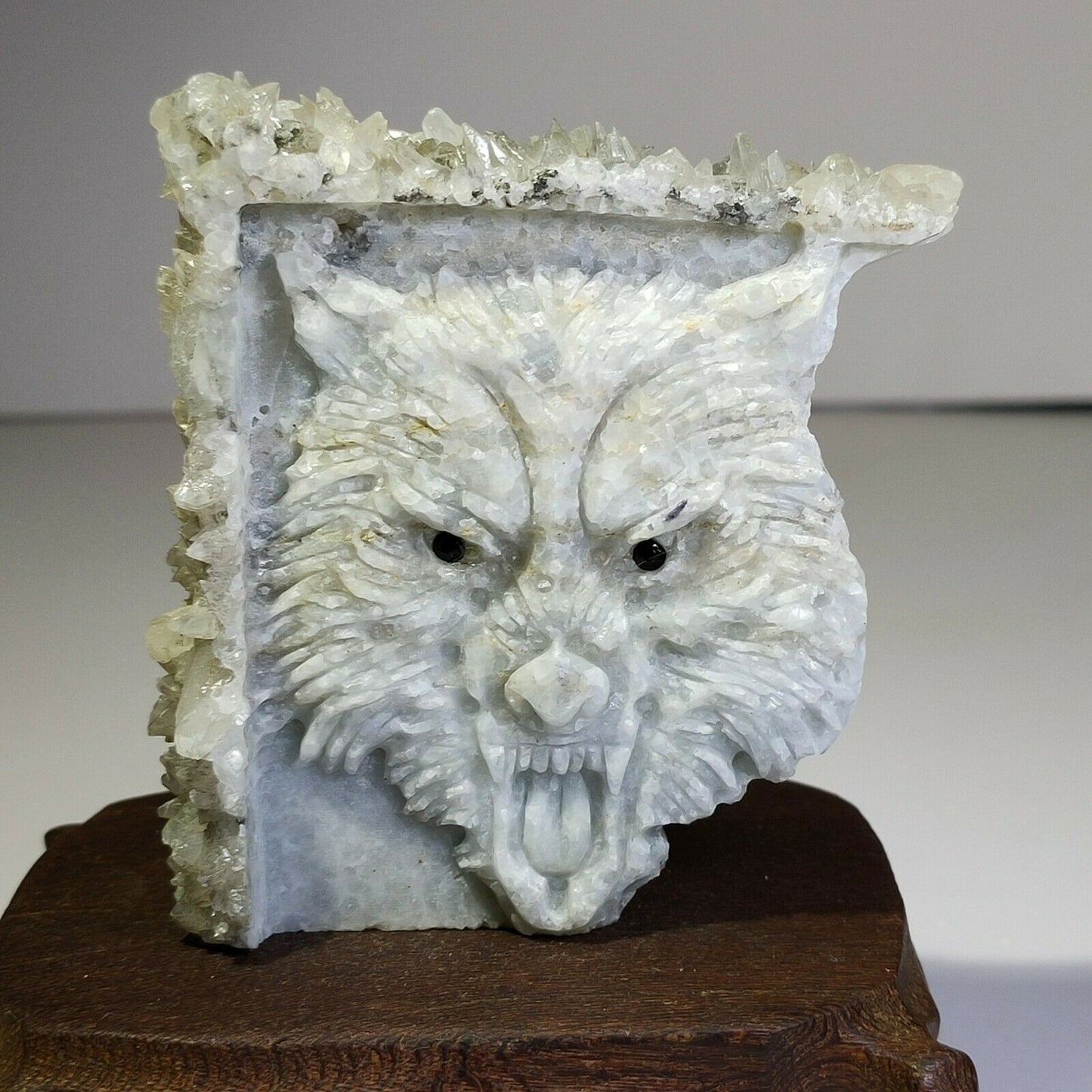 Common Stone Wolf with Quartz Crystals, 17mm Tall, 178g (White, Gray, Green)