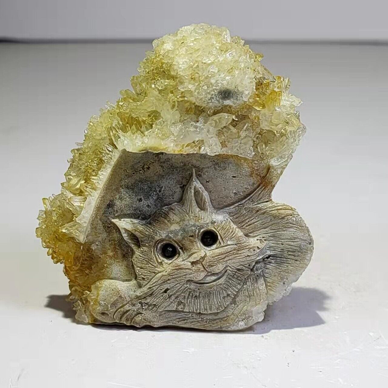 Common Stone Cat with Quartz Crystals, 16mm Tall, 89g (Gray, Yellow, White)