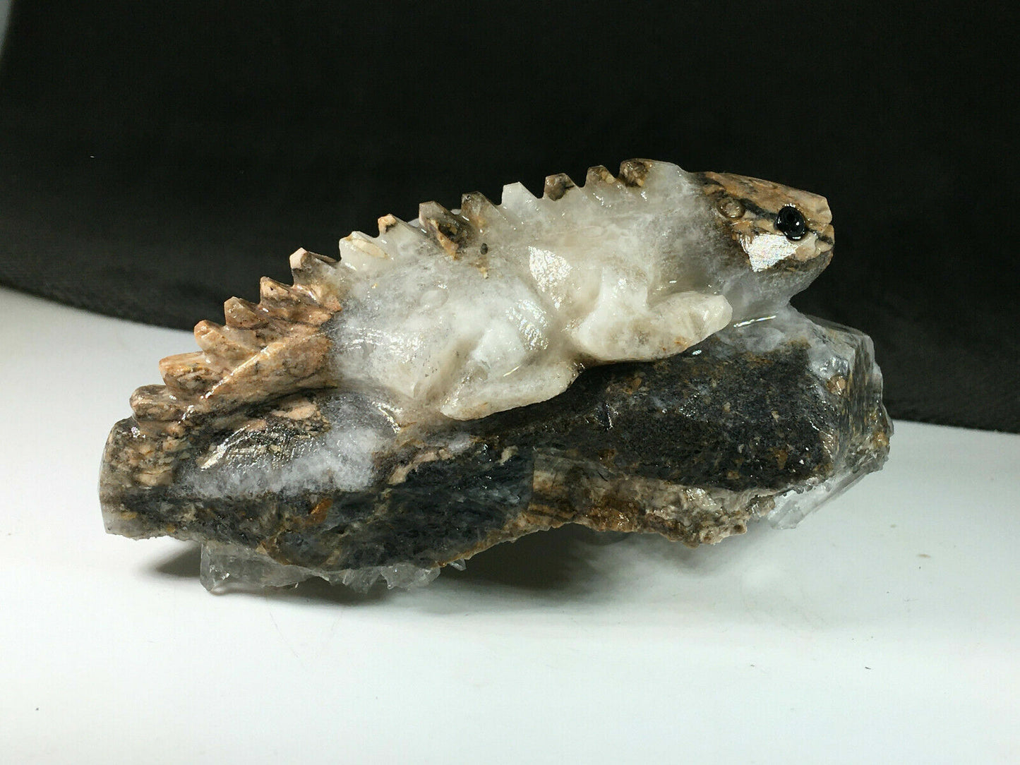 Common Stone Lizard with Quartz Crystals, 42mm Tall, 126g (Brown, White, Gray)