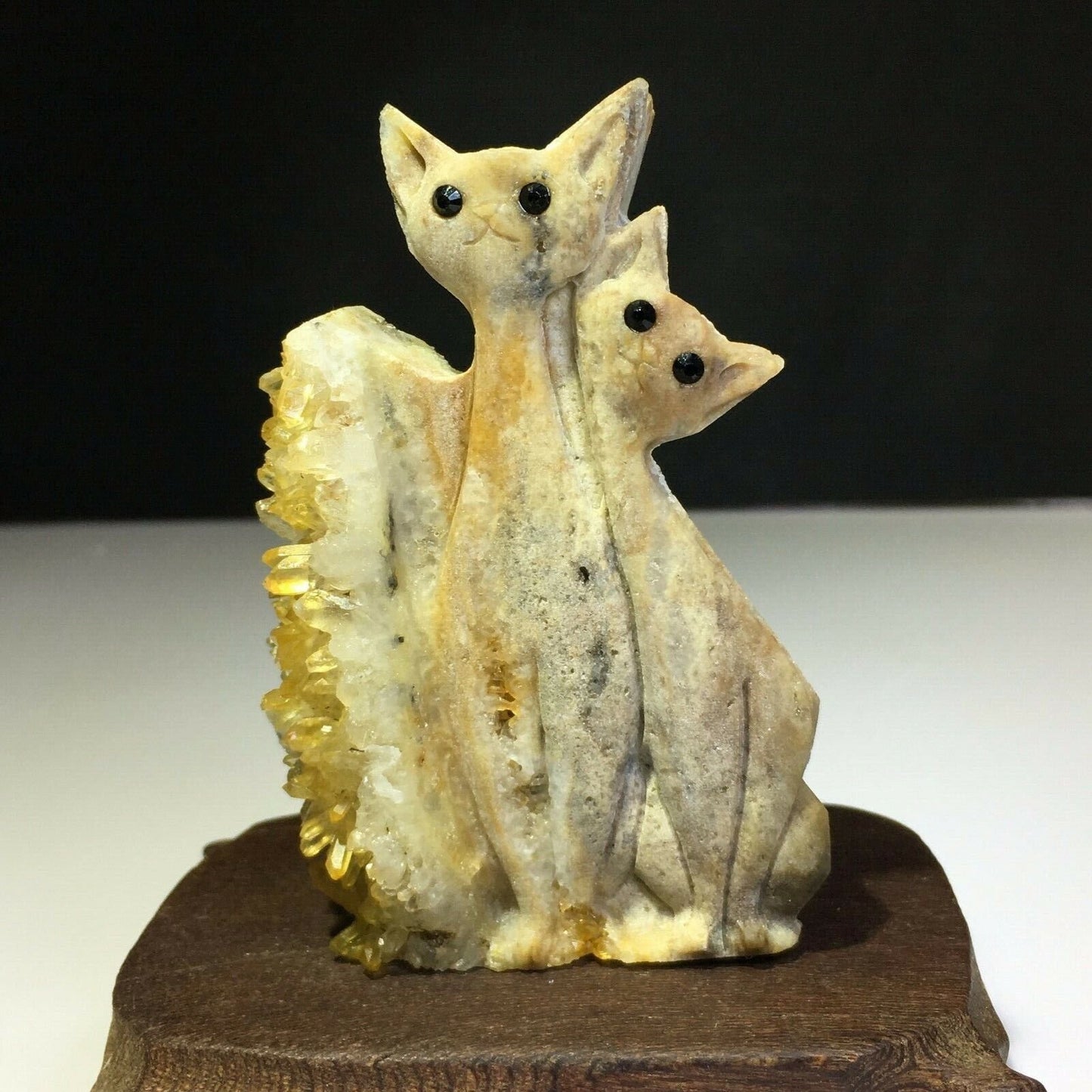 Common Stone Cat with Quartz Crystals, 16mm Tall, 131g (Yellow, Brown)