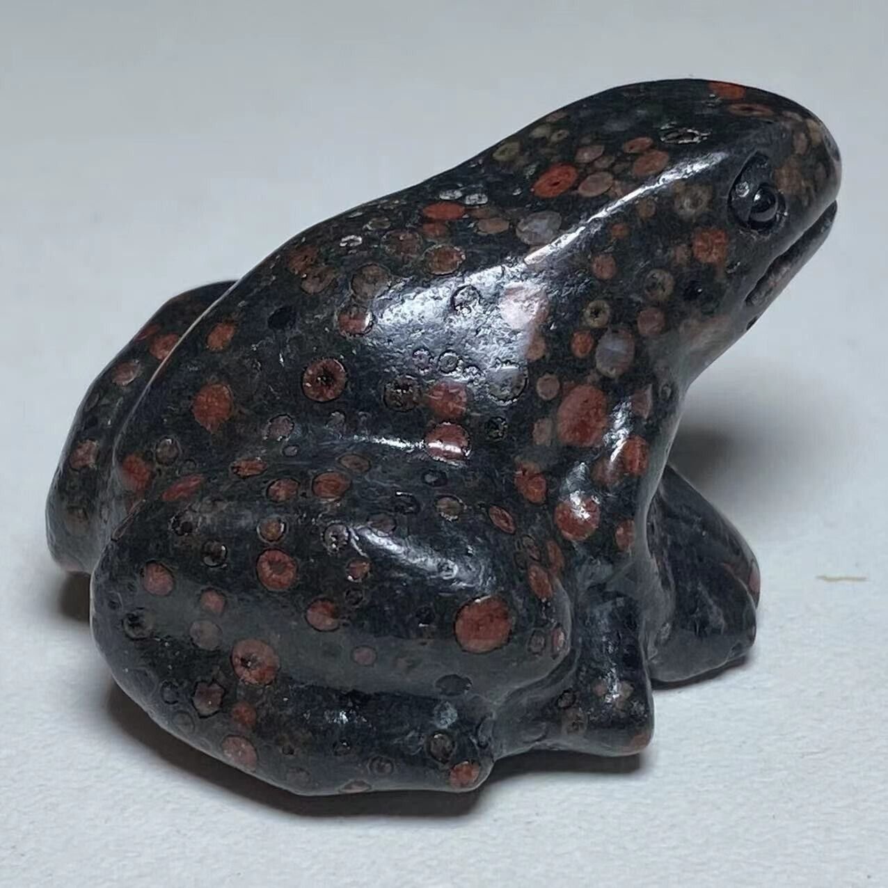 Unusual Fireworks Garnet Basic Frog, 25mm Tall, 27g (Black, Red, Brown)