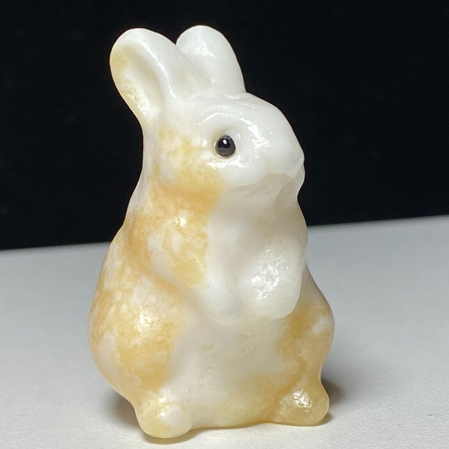 Common Calcite Rabbit, 40mm Tall, 20g (White, Yellow, White)
