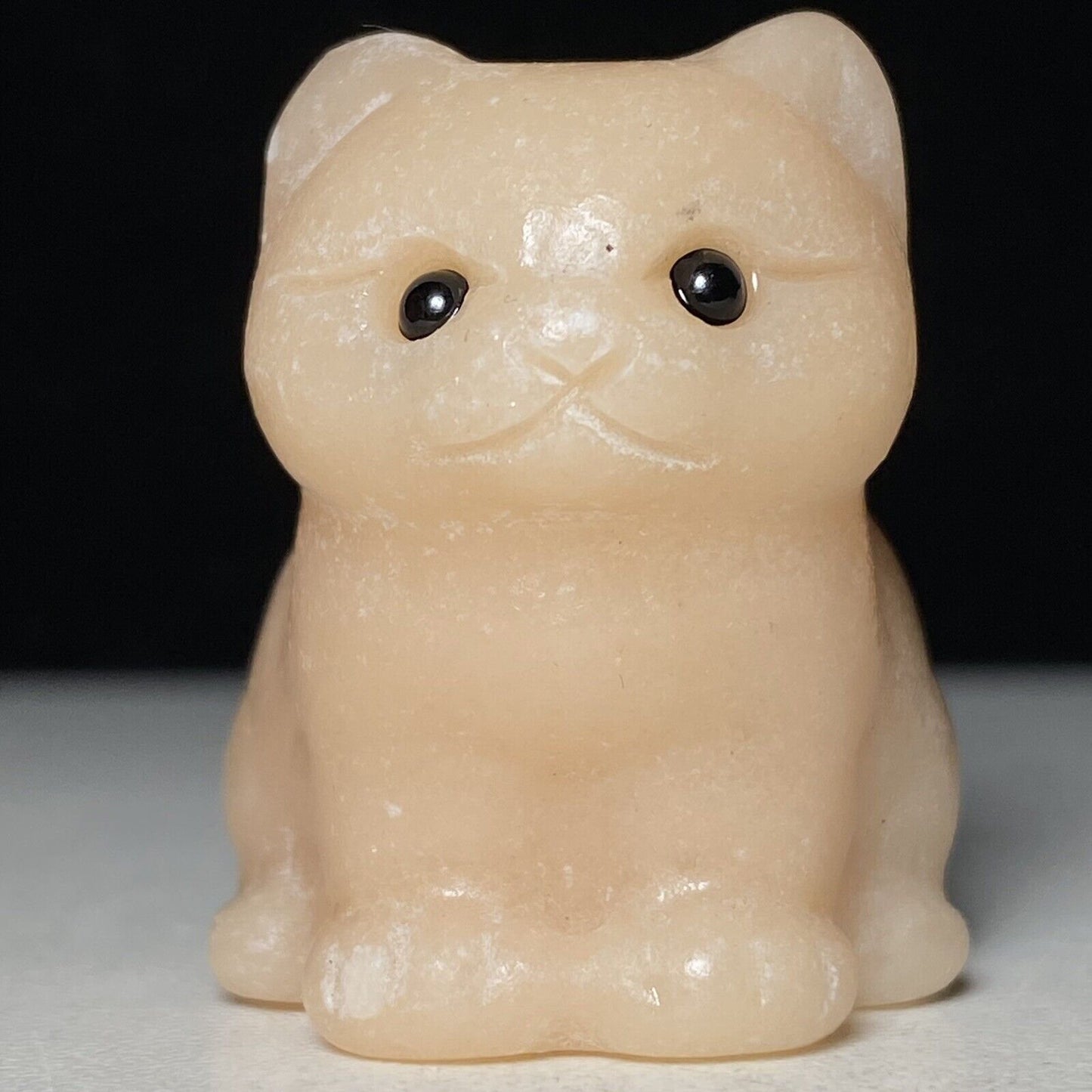 Common Stone Front Cat, 34mm Tall, 34g (Cream)