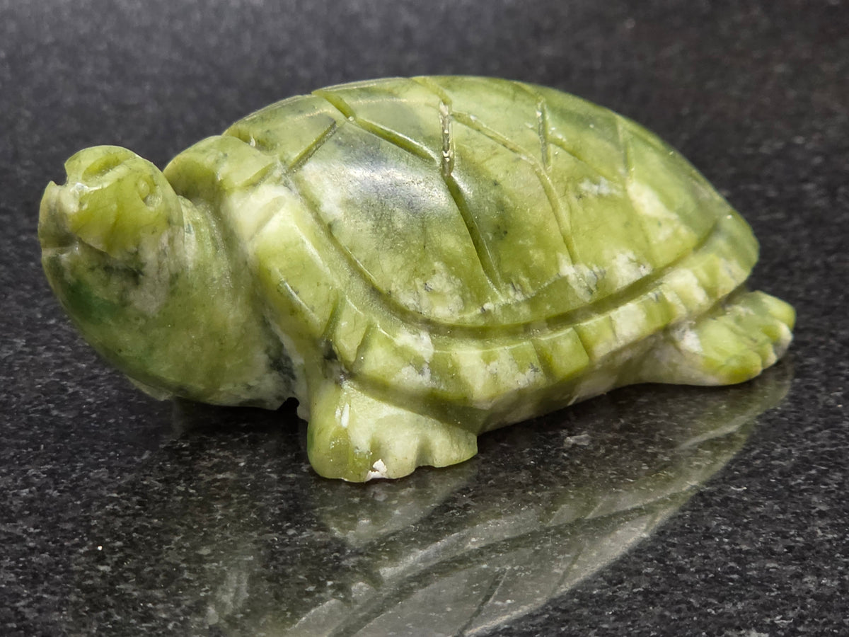 Unusual Serpentine Turtle, 29mm Tall, 159g (Green, Yellow)