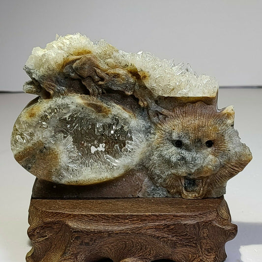 Common Stone Wolf Cat with Quartz Crystals, 17mm Tall, 220g (Brown, White, Gray)
