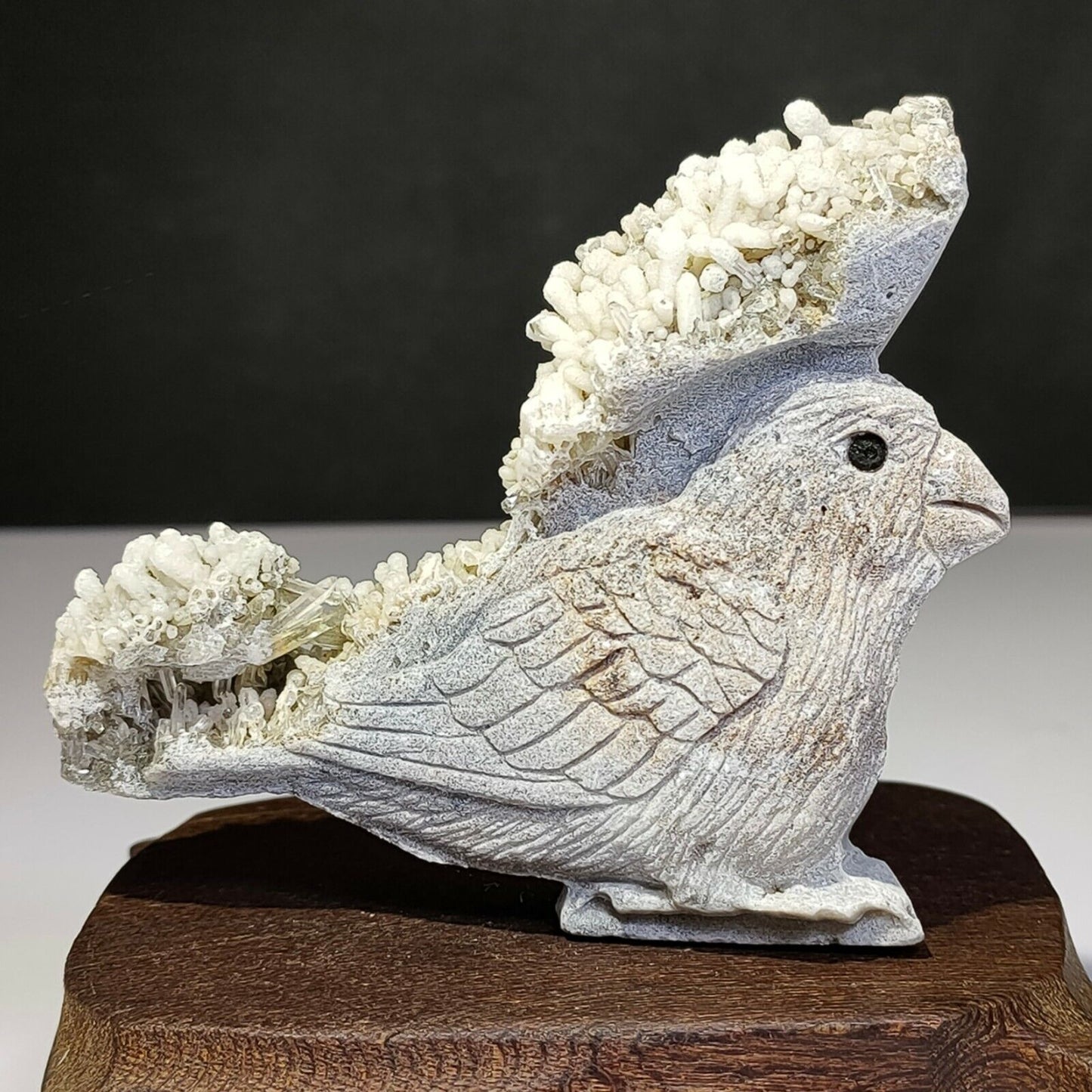 Common Stone Bird with Quartz Crystals, 19mm Tall, 138g (White, Gray, Green)