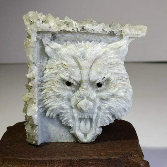 Common Stone Wolf with Quartz Crystals, 17mm Tall, 178g (White, Gray, Green)