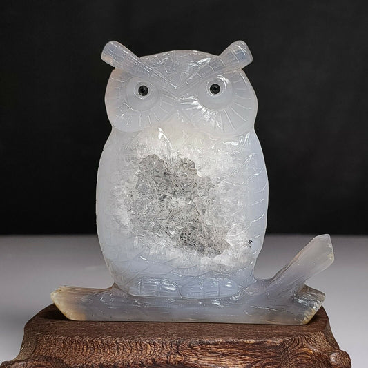 Unusual Agate Horned Owl with Quartz Crystals, 10mm Tall, 98g (Blue, White, Gray)