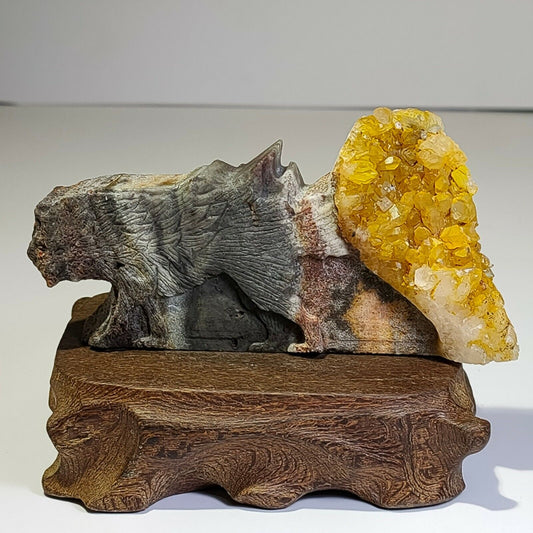 Common Stone Wolf with Quartz Crystals, 12mm Tall, 127g (Black, Gray, Yellow)