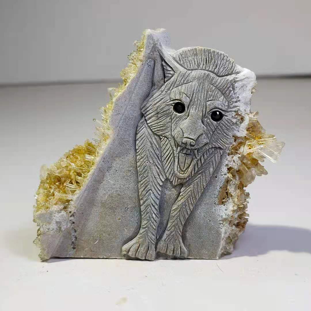 Common Stone Wolf with Quartz Crystals, 15mm Tall, 90g (Gray)