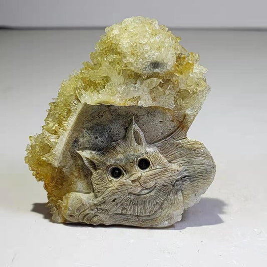 Common Stone Cat with Quartz Crystals, 16mm Tall, 89g (Gray, Yellow, White)