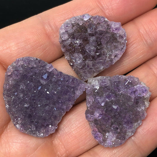 Common Agate Heart with Amethyst Crystals, 14mm Tall, 10g (Purple)