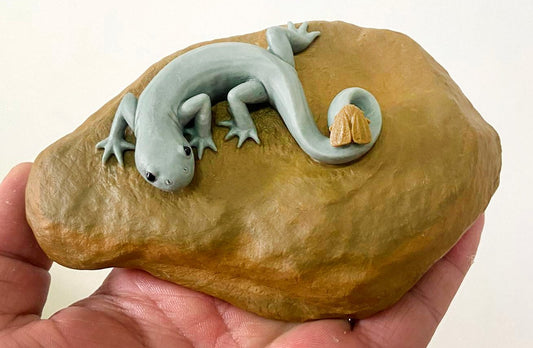 Precious DuoStone Salamander, 35mm Tall, 437g (Green, Yellow, Brown)