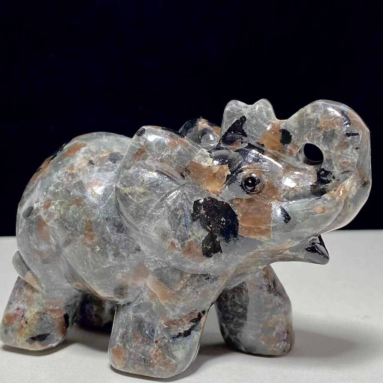 Stunning Yooperlite Elephant, 54mm Tall, 157g (Gray, Brown, Black)