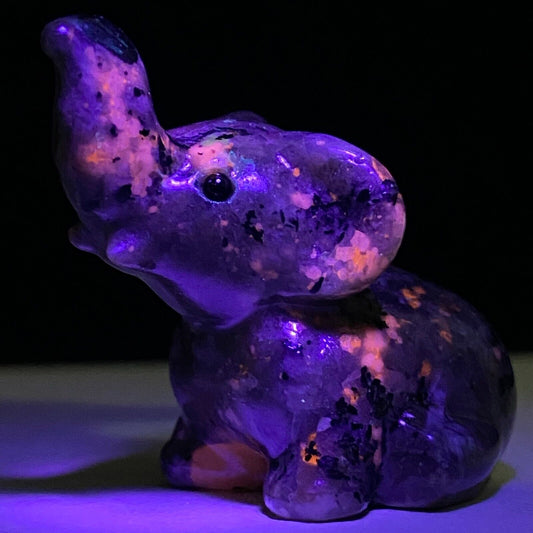 Rare Yooperlite Elephant, 38mm Tall, 26g