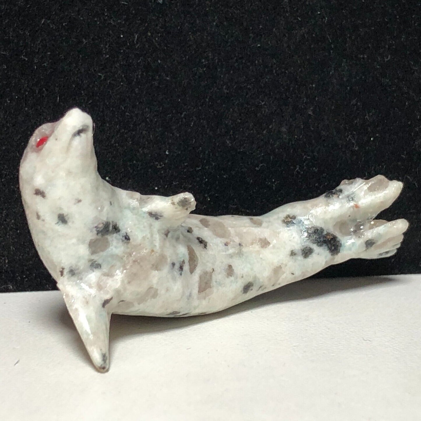Common Stone Seal, 15mm Tall, 19g (White, Gray, Black)