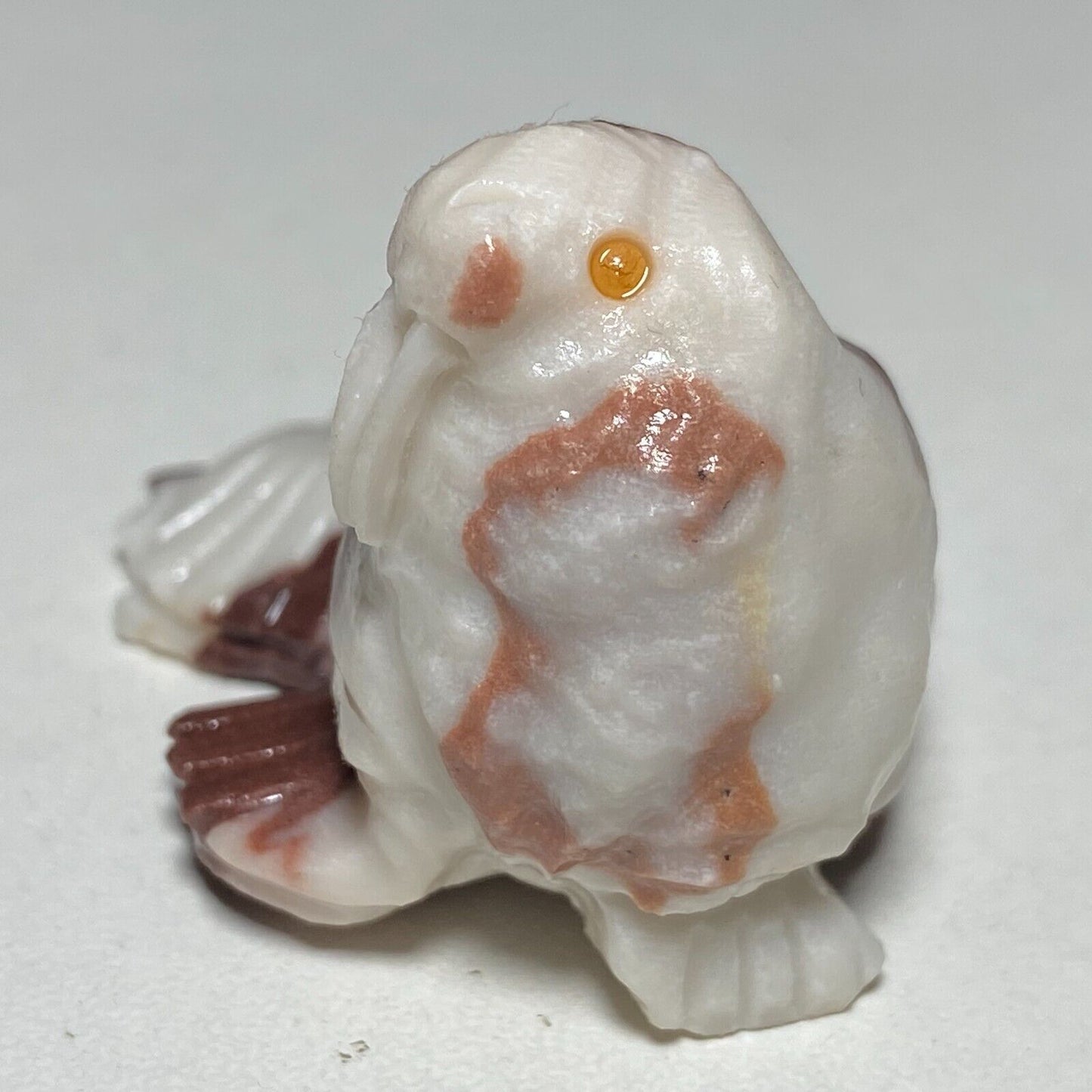 Common Stone Walrus, 30mm Tall, 36g (White, Pink, Brown)