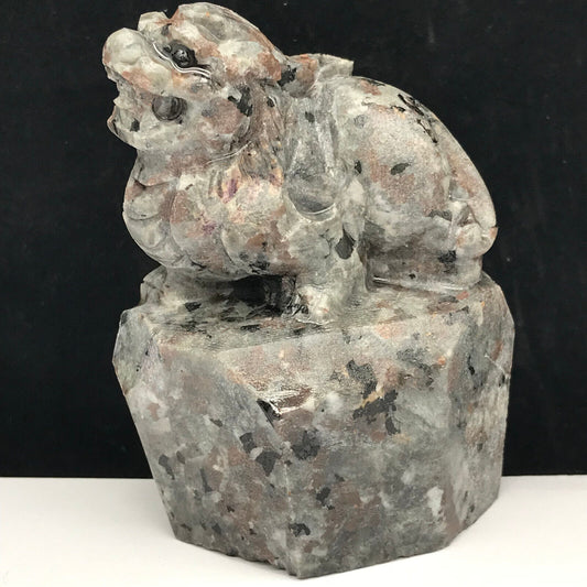 Yooperlite Beast, 78mm Tall, 260g (Gray, Black, White)