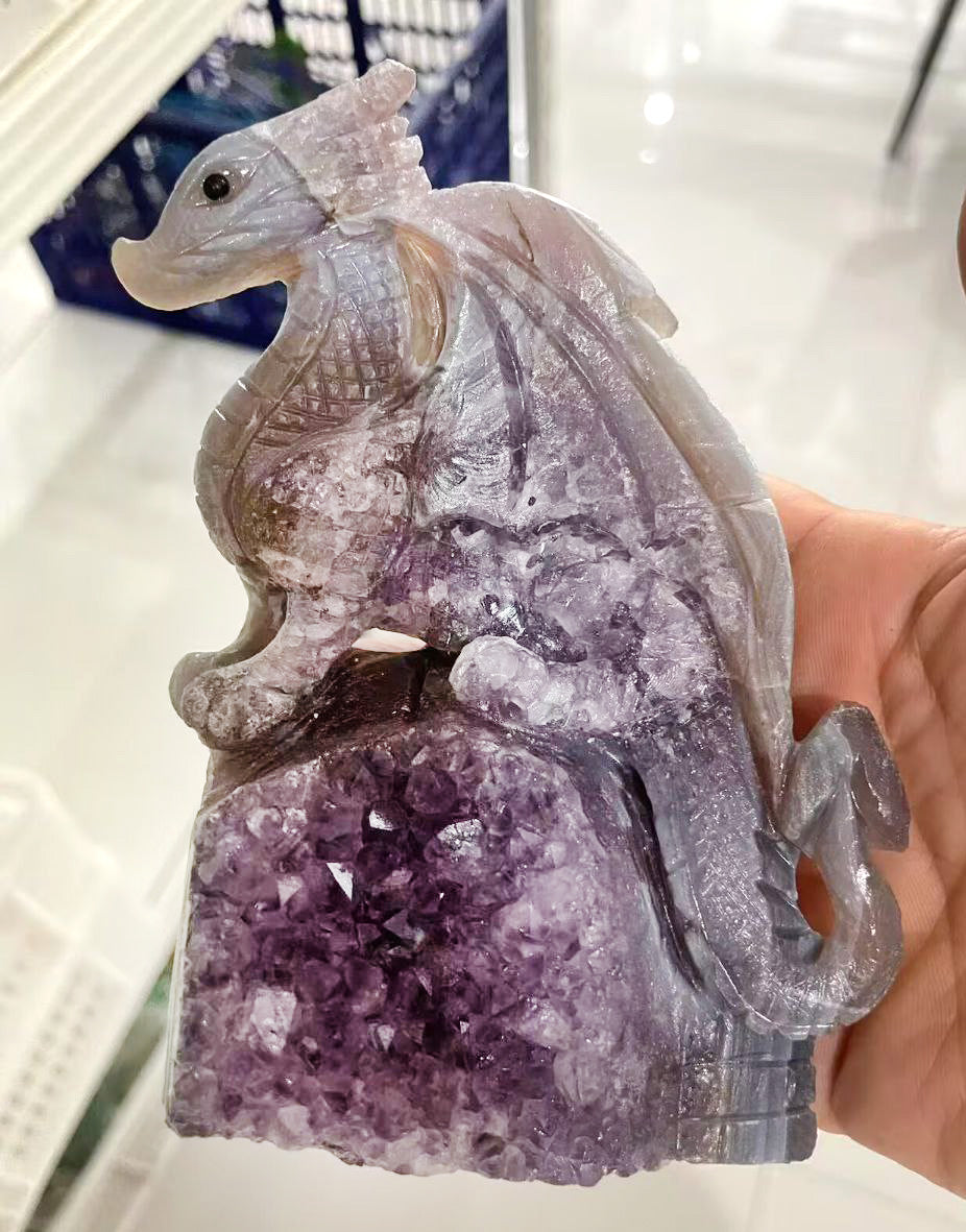Stunning Agate Dragon with Amethyst Crystals, 138mm Tall, 455g (Purple, White, Clear)