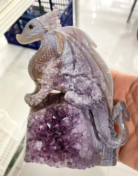 Stunning Agate Dragon with Amethyst Crystals, 138mm Tall, 455g (Purple, White, Clear)