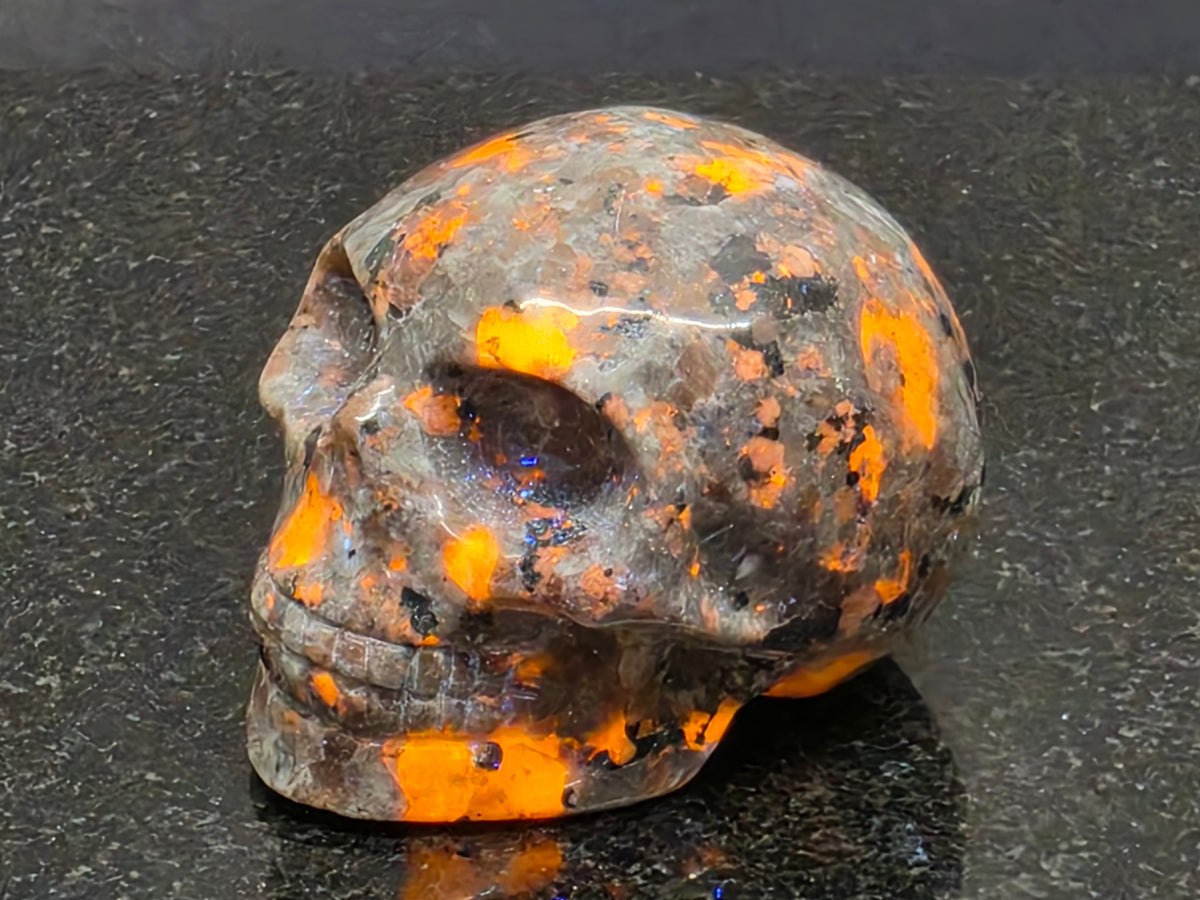 Unusual Yooperlite Skull, 38mm Tall, 115g (Orange, Gray)