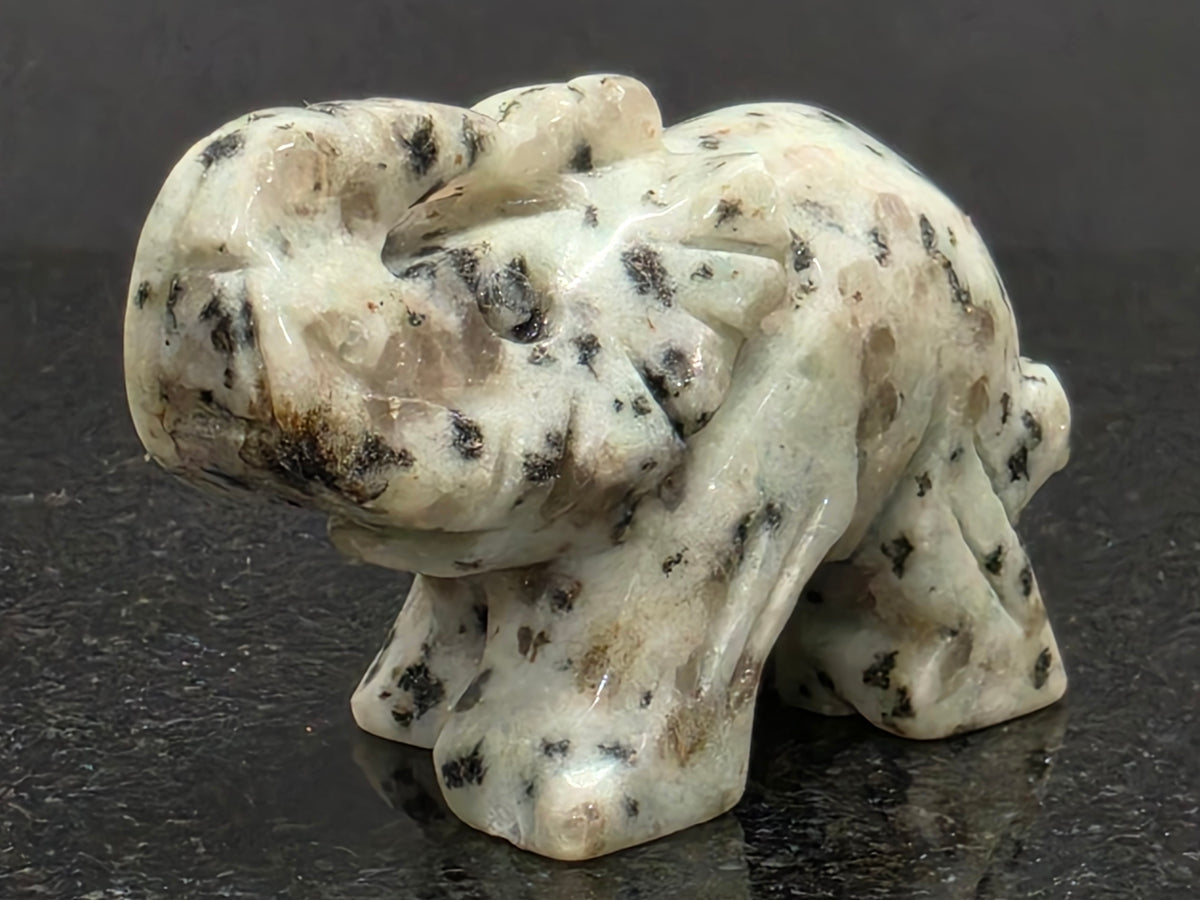 Common Kiwi Jasper Elephant, 35mm Tall, 60g (Blue, Green, Yellow)